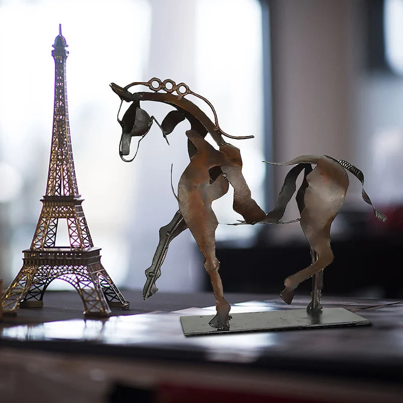 Limited edition: Handmade horse sculpture + free led