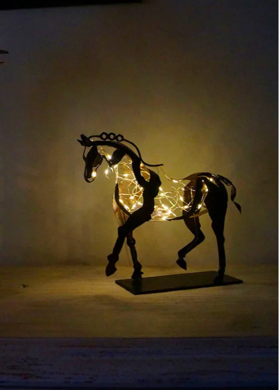 Limited edition: Handmade horse sculpture + free led